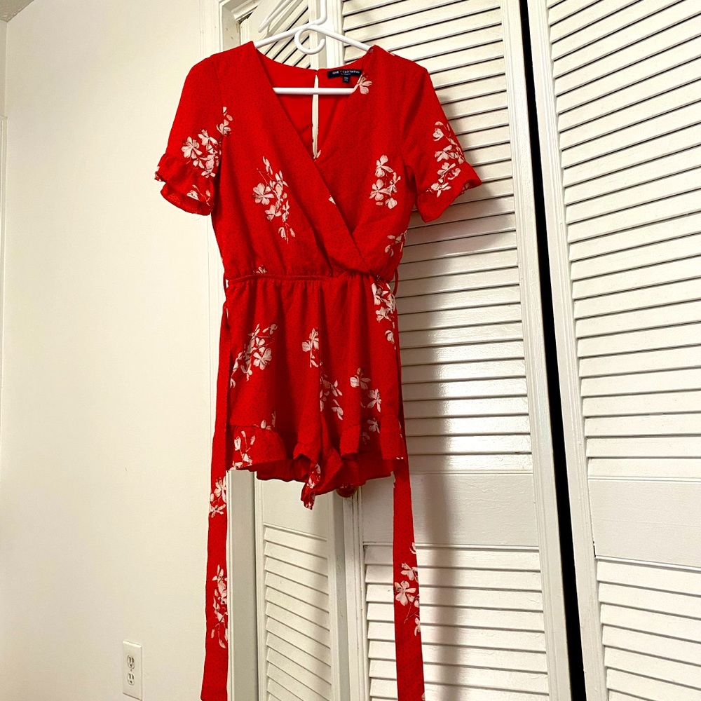 VINTAGE - ONE CLOTHING white floral, black polka dot, short sleeves red jumpsuit